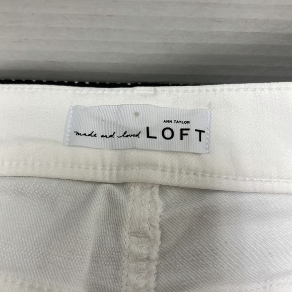 NWT LOFT Women’s Modern Skinny Jeans with Floral Embroidery at Hips - Picture 4 of 6